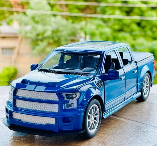 Метален джип с отварящи се врати капаци светлини и звуци Ford Shelby F350 1:24