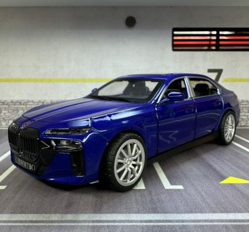 Метална кола с отварящи се врати капаци светлини и звуци BMW 760 1:32
