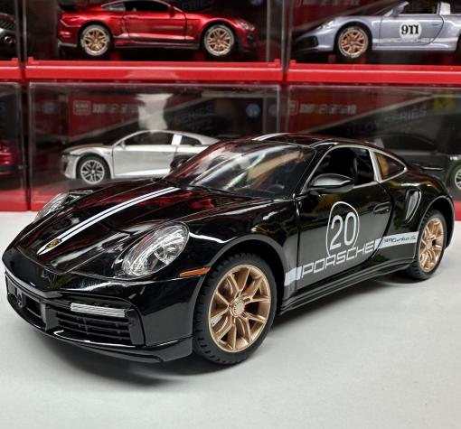 Метална кола с отварящи се врати капаци светлини и звуци Porsche 911 Turbo S GT3 1:24