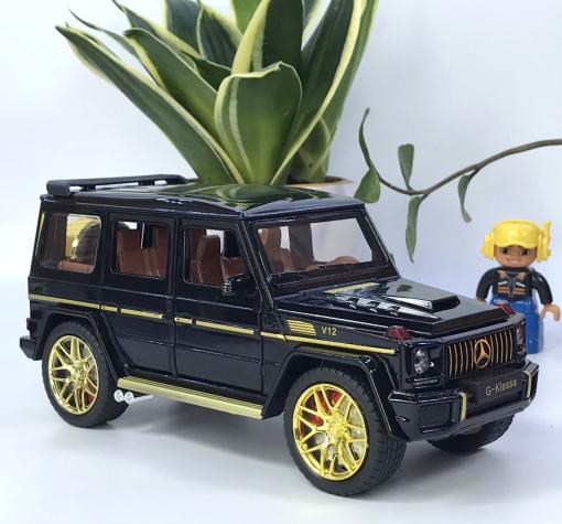 Метален джип с отварящи се врати капаци светлини и звуци Mercedes Benz G-Class G63 1:24 - черен